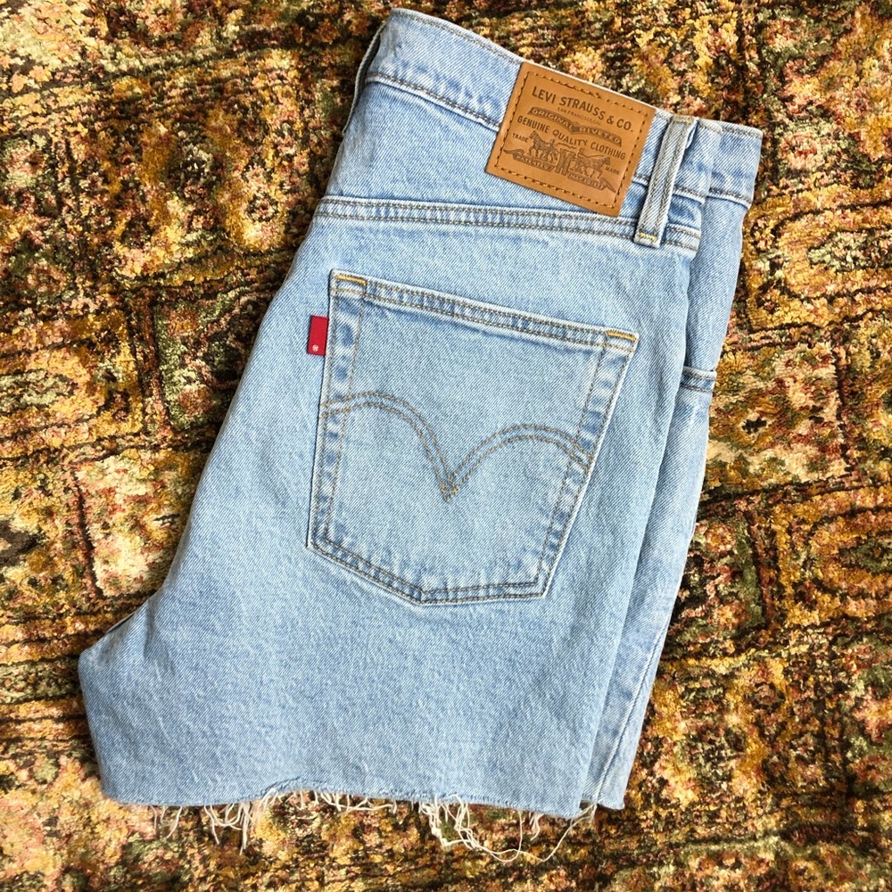 Levi’s Jean Shorts Ribcage 30